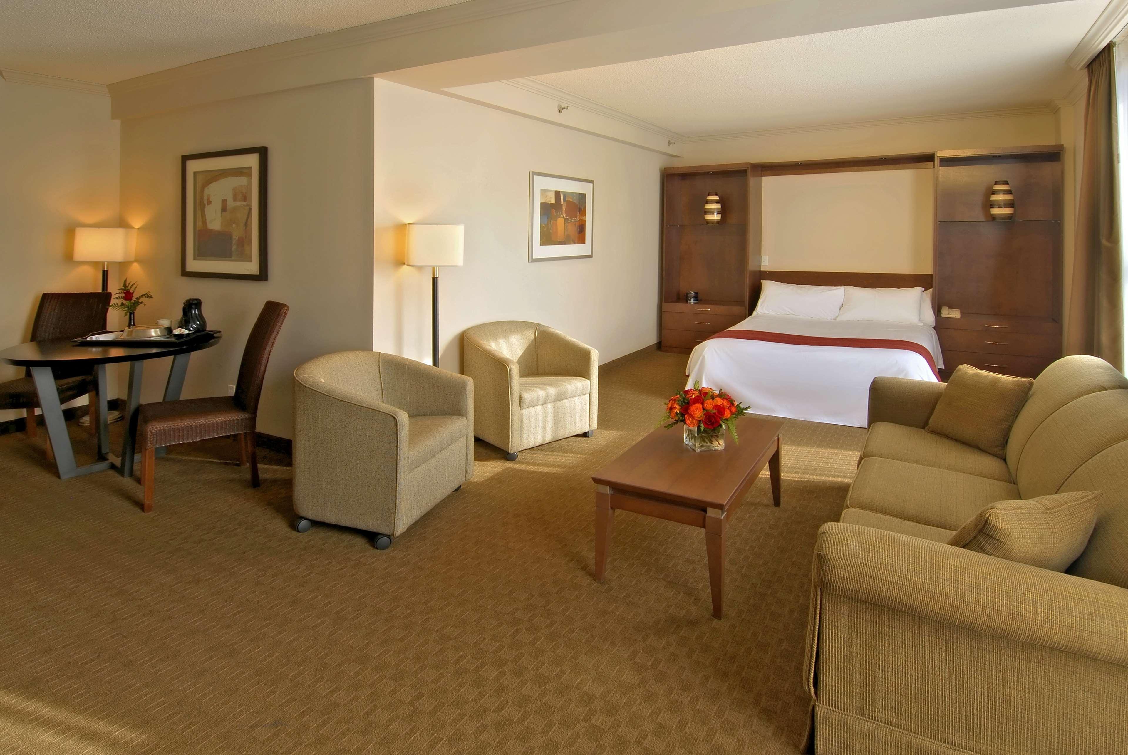 Best Western Plus Lamplighter Inn & Conference Centre Лондон Екстериор снимка