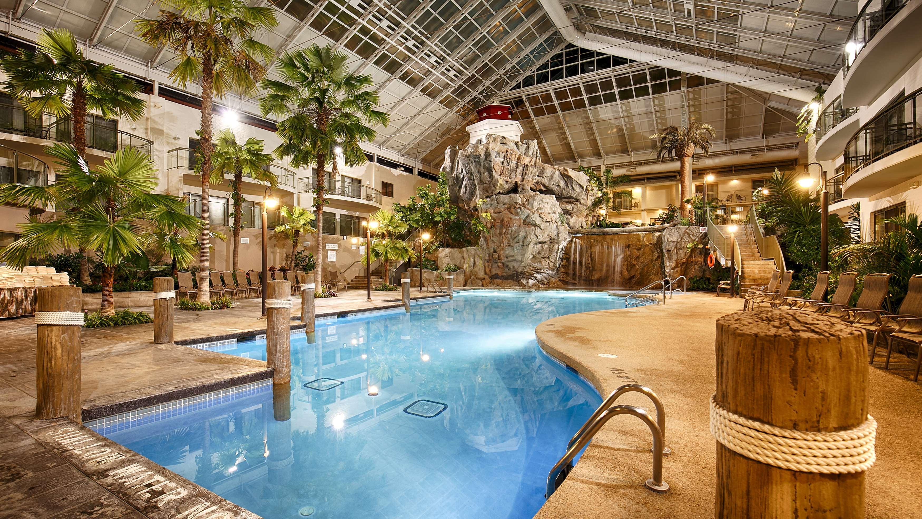 Best Western Plus Lamplighter Inn & Conference Centre Лондон Екстериор снимка