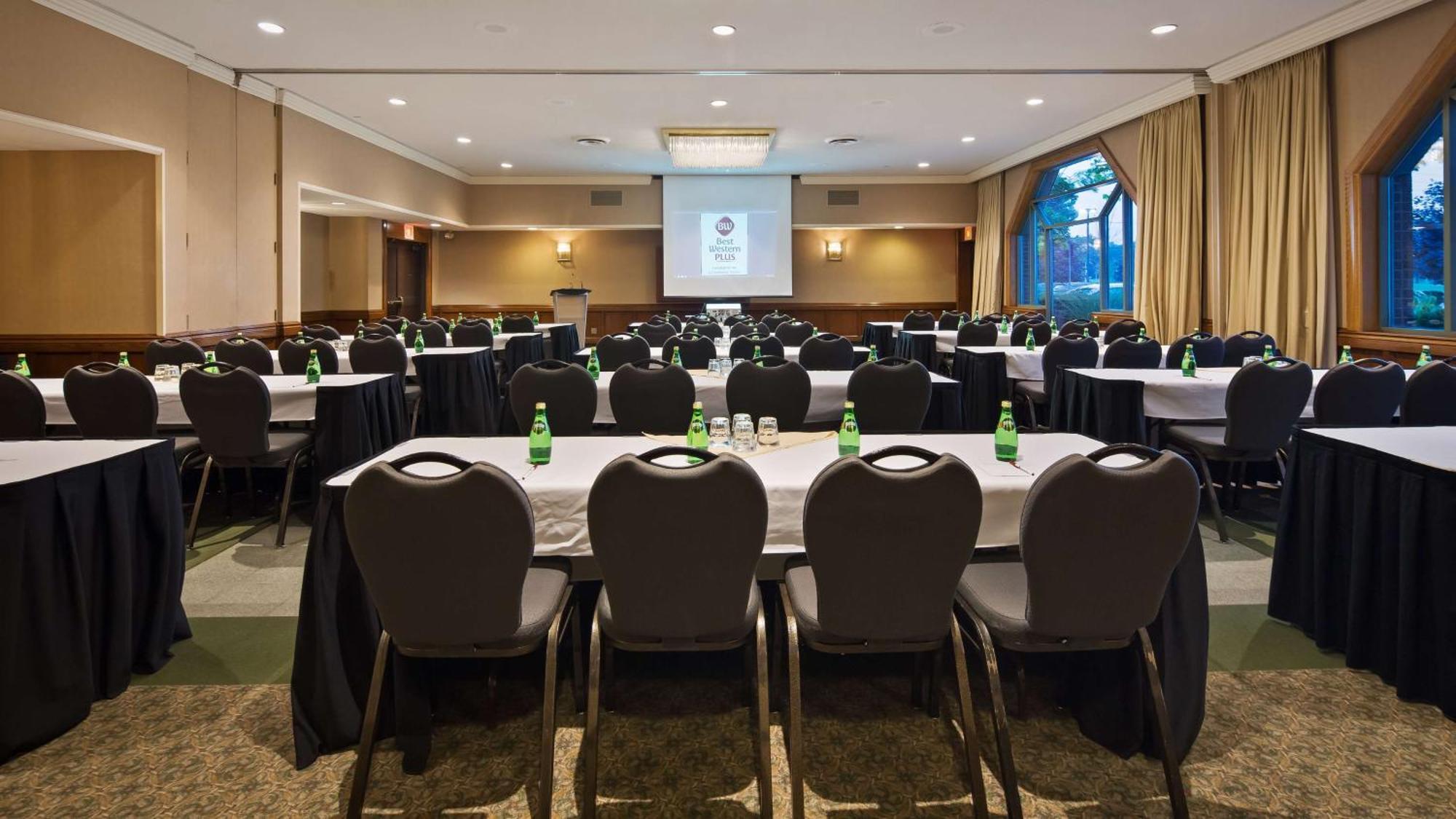 Best Western Plus Lamplighter Inn & Conference Centre Лондон Екстериор снимка