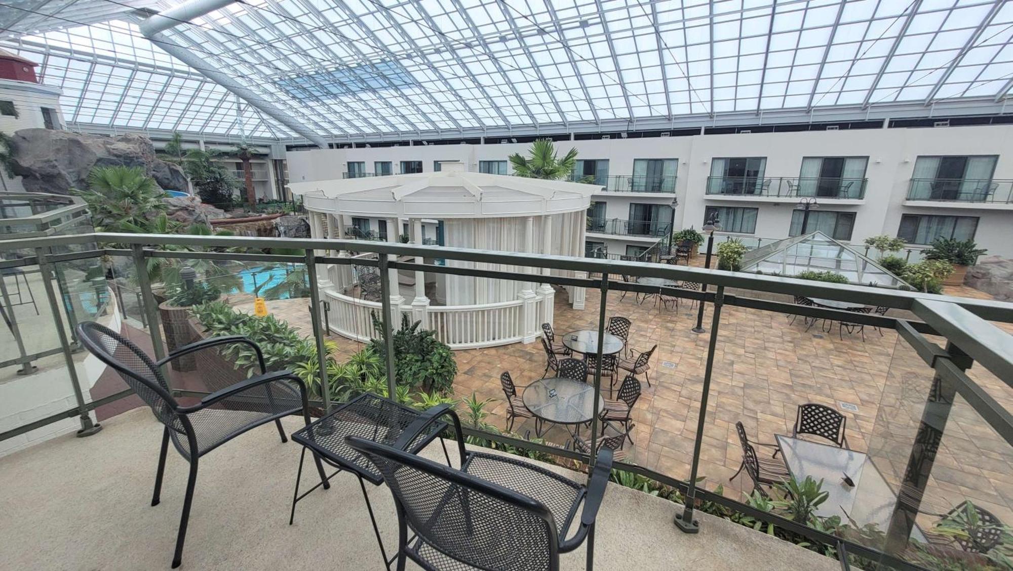 Best Western Plus Lamplighter Inn & Conference Centre Лондон Екстериор снимка